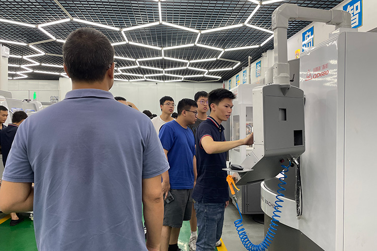 东莞市理工学院学生一行来九游娱乐参观学习交流
